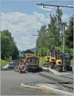 Der MOB Tm 4 auf dem überraschend sehr aufwändig sanierten  Abstellgleis  im neuen Bahnhof von St-Légier; früher fuhren in diese Richtung die Züge weiter bis